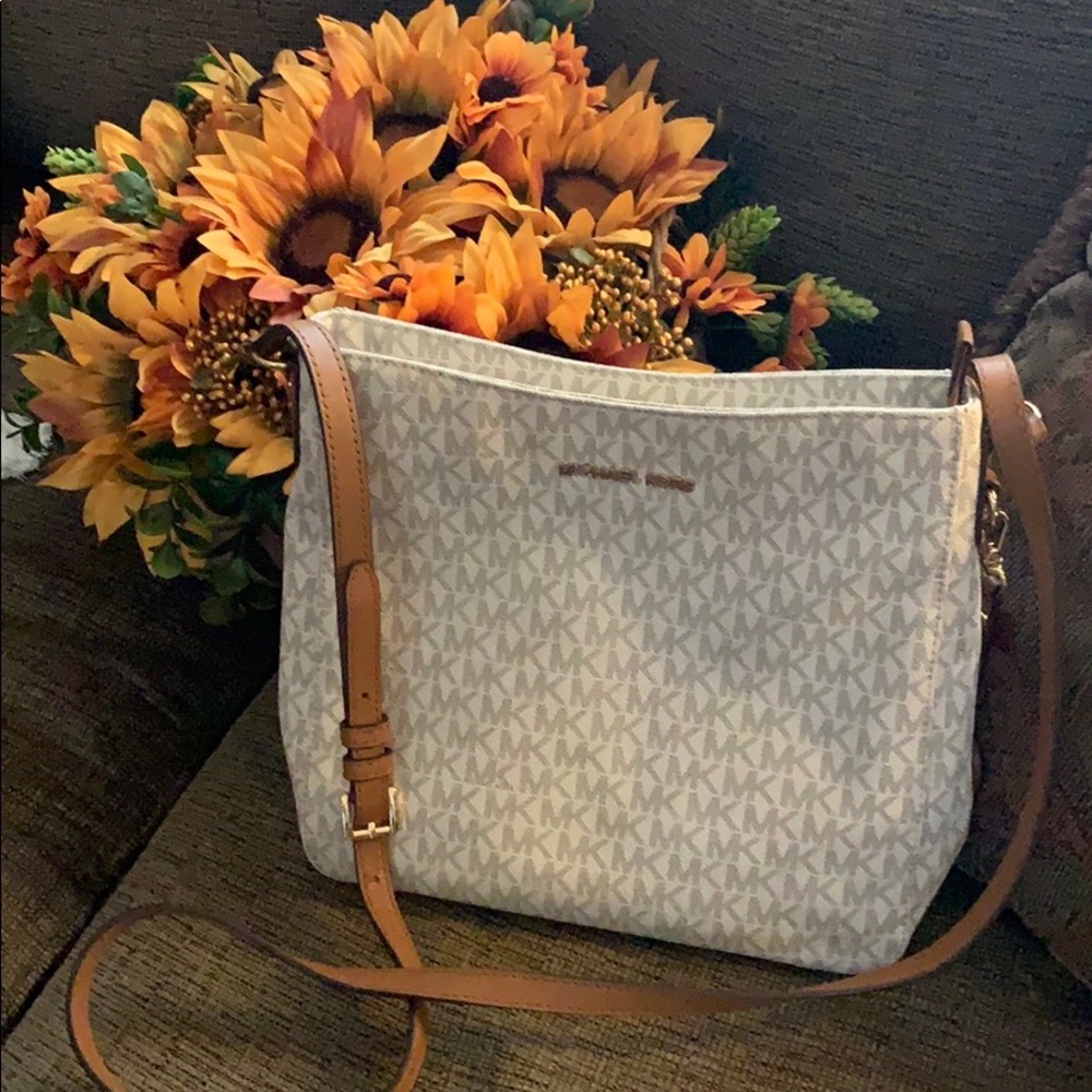 Michael Kors Jet Set Crossbody
